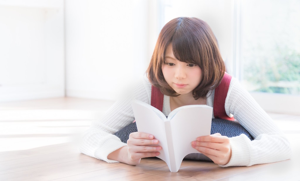 girl-reading-on-floor